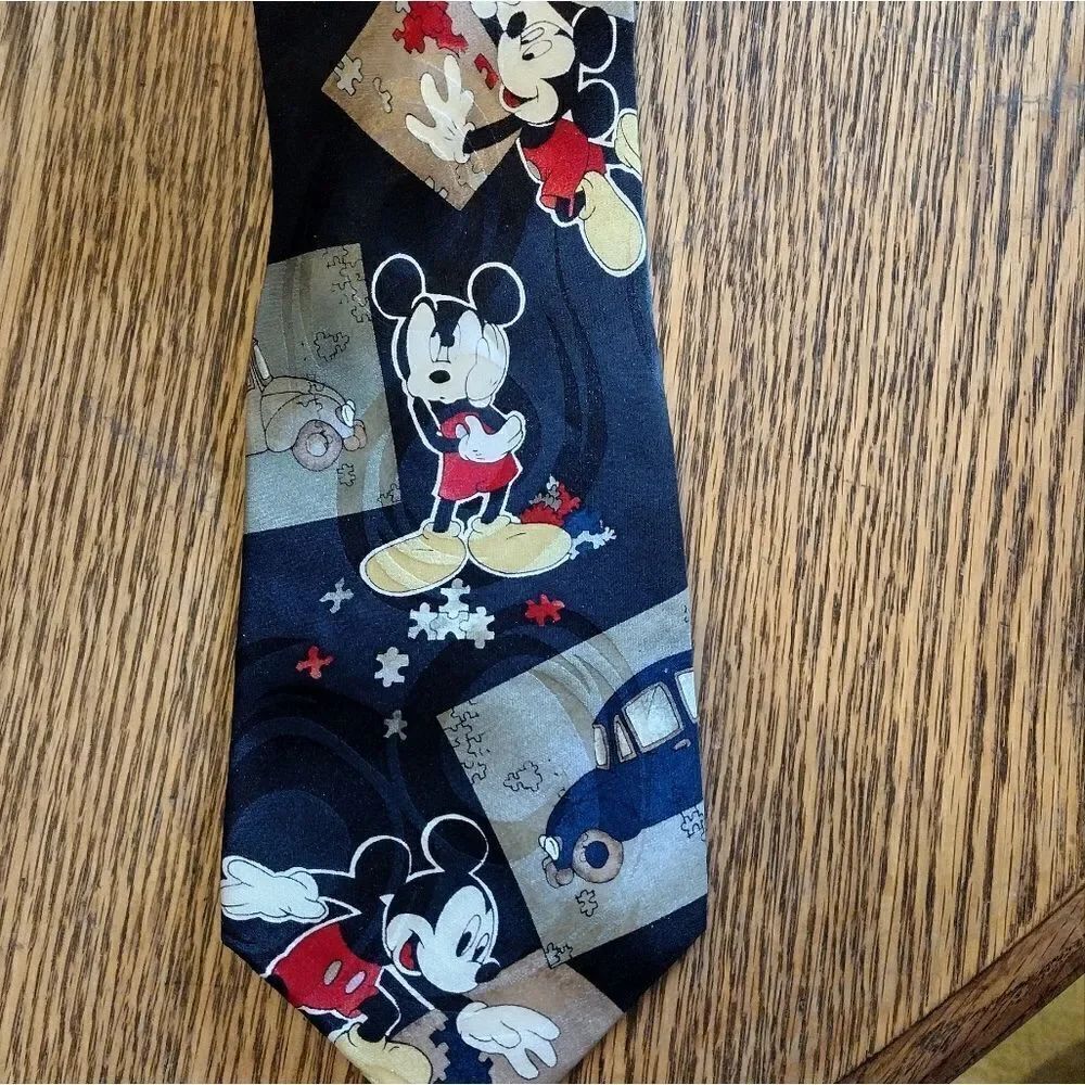 Disney tie - Picture 3 of 3